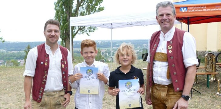 Nachwuchsmusiker freuen sich über Junior-Abzeichen